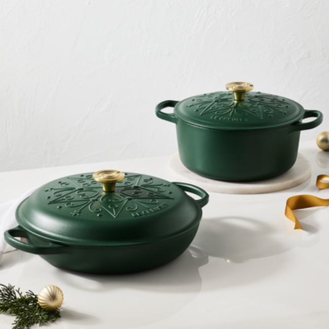 Le Creuset Signature Cast Iron Shallow Casserole L'Etoile Relief 30cm image number 2