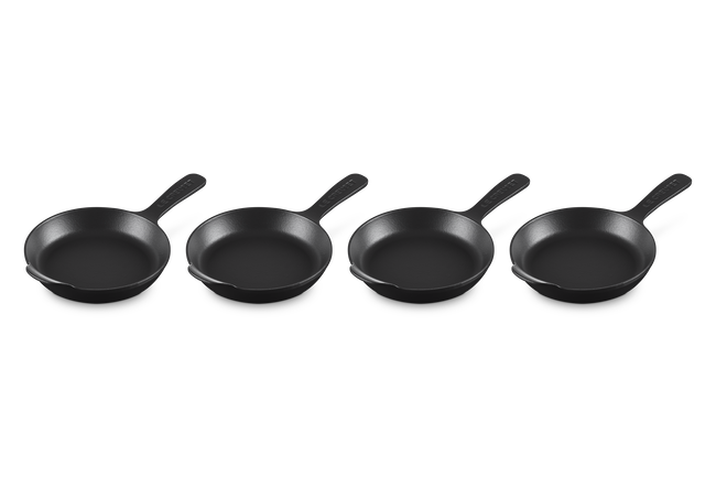 Le Creuset Cast Iron Gourmet Set of 4 Mini Skillets 16cm Matte Black image number 2