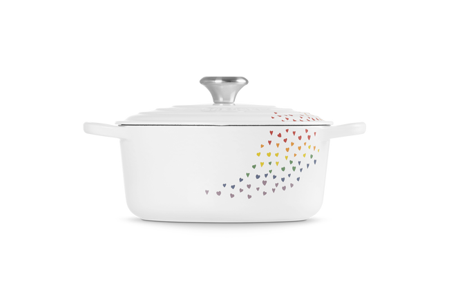 Le Creuset Cast Iron Signature Round Casserole 24cm Loving image number 3