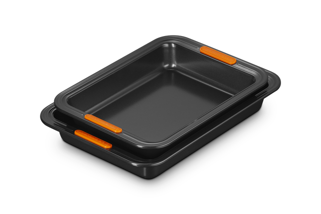 Le Creuset Metal Bakeware Set of 2 Rectangular Cake Tins image number 3