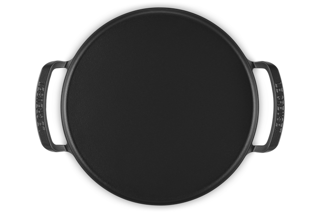 Le Creuset Cast Iron Alpine Outdoor Pizza Pan 35cm Matte Black image number 4