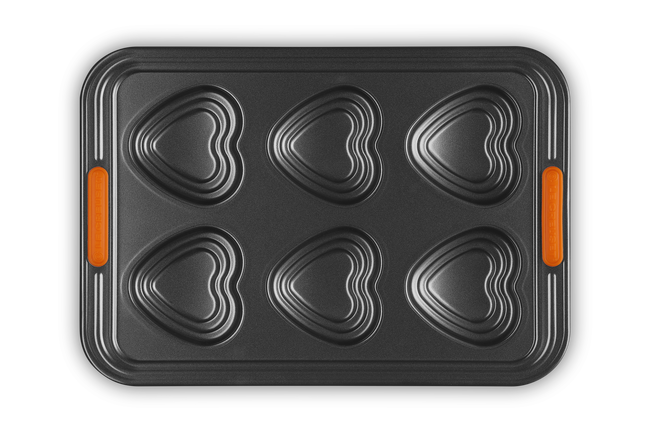 Le Creuset Metal Bakeware 6 Cup Tiered Heart Tray image number 2