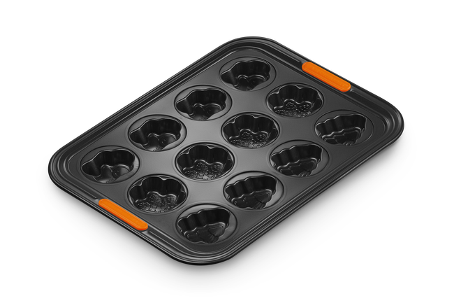 Le Creuset Metal Bakeware 12 Cup Holiday Cakelet Tray image number 5