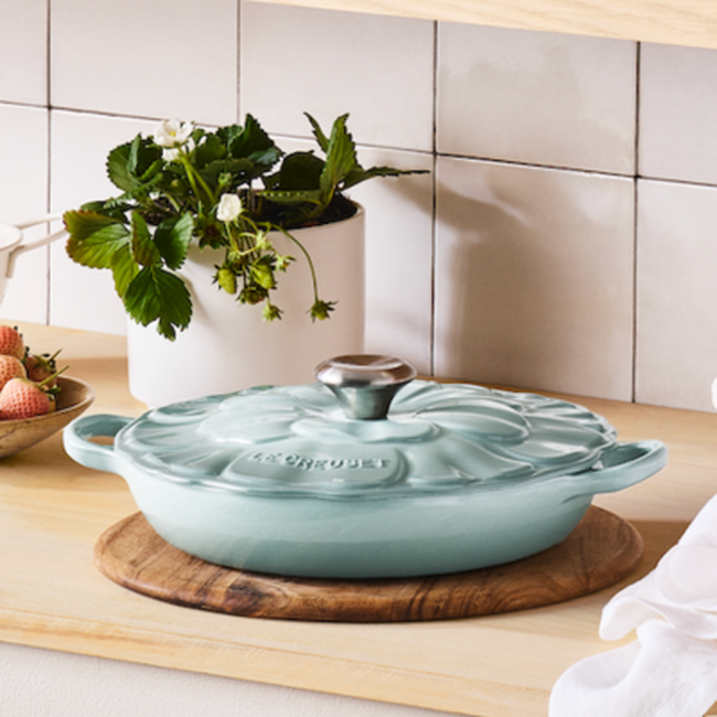 Le Creuset Cast Iron Signature Petal Shallow Casserole 26cm Sea SaltSea Salt image number 6