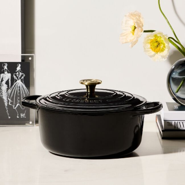 Le Creuset Cast Iron Signature Round Casserole 26cm OnyxOnyx image number 6