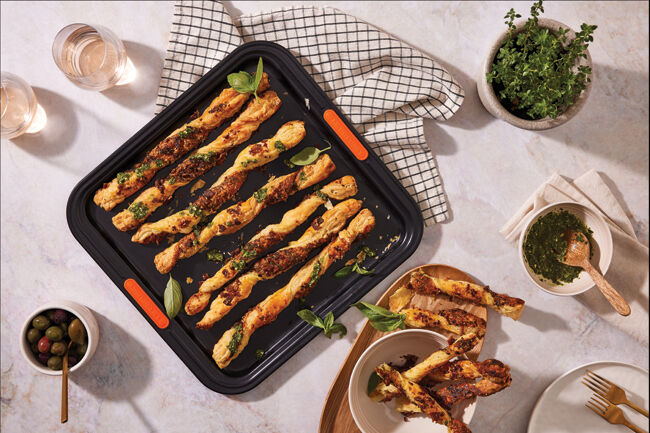 Le Creuset Metal Bakeware Rectangular Baking Sheet 31cm image number 4