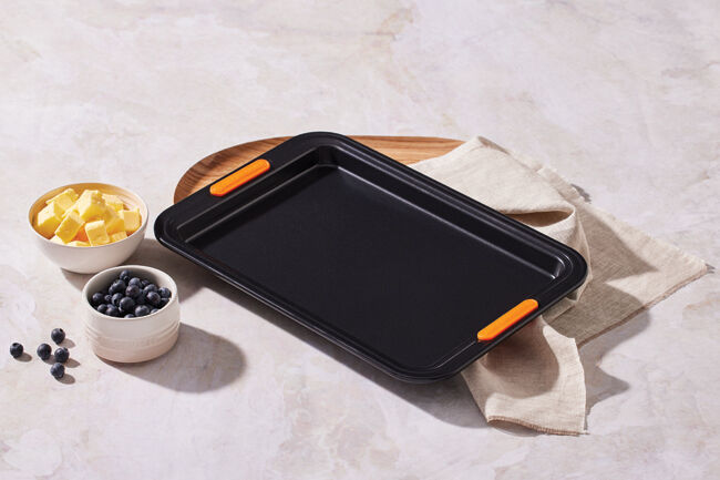 Le Creuset Metal Bakeware Rectangular Sheet Pan 33cm image number 2