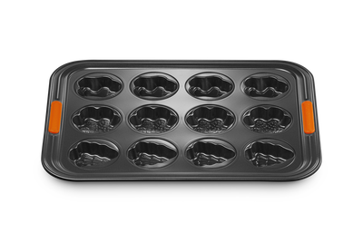 Le Creuset Metal Bakeware 12 Cup Holiday Cakelet Tray