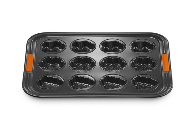Le Creuset Metal Bakeware 12 Cup Holiday Cakelet Tray image number 1
