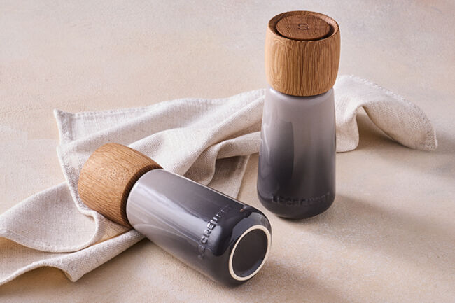 Le Creuset Top Grind Salt Mill 270ml FlintFlint image number 5