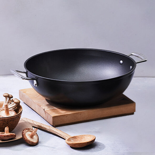 Le Creuset Toughened Non-Stick Wok 28cm image number 5