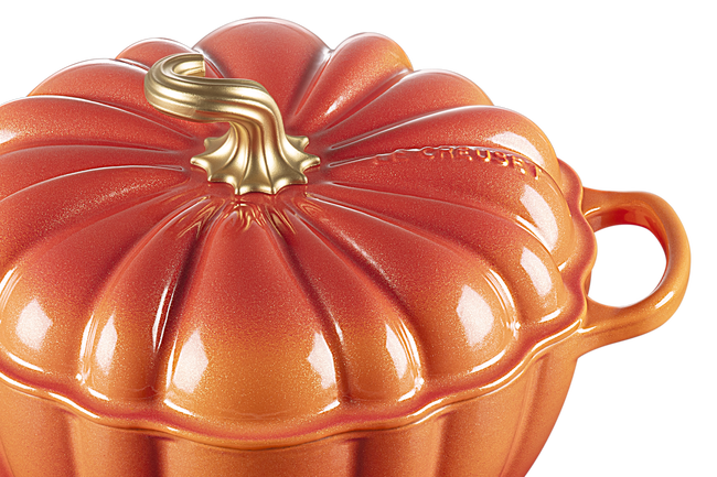 Le Creuset Cast Iron Signature Pumpkin Casserole 24cm Flamme Dor&ecirc;e image number 3