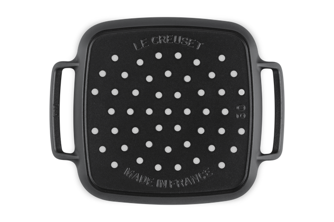 Le Creuset Cast Iron Alpine Outdoor Square Grill Basket 30cm Matte Black image number 4