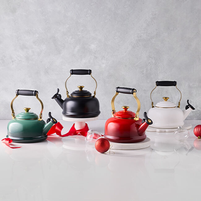 Le Creuset Whistling Teakettle with Gold Knob 1.6L image number 2