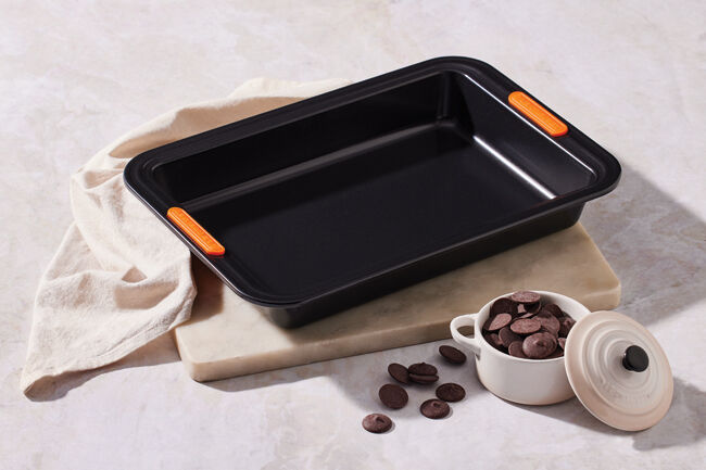 Le Creuset Metal Bakeware Rectangular Cake Tin 33cm image number 3