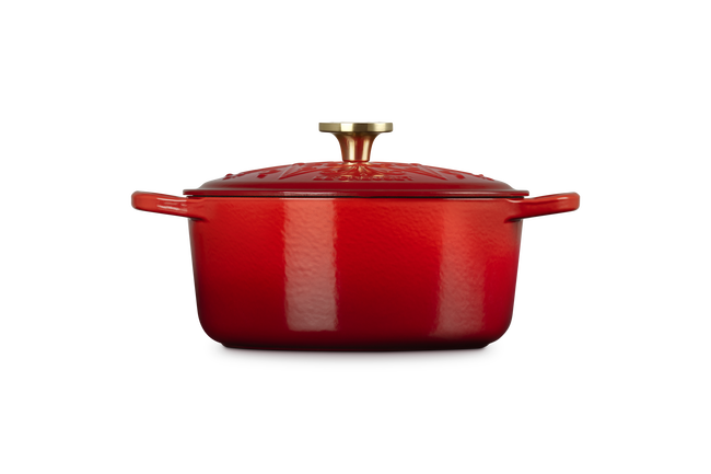 Le Creuset Signature Cast Iron Round Cocotte L'Etoile Relief 24cm CeriseCerise image number 3