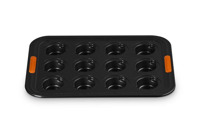 Le Creuset Metal Bakeware 12-cup Round Casserole Tray Set image number 3