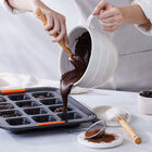 Le Creuset Metal Bakeware 12 Cup Brownie Pan image number 3