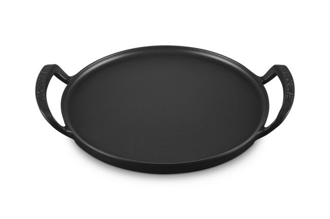 Le Creuset Cast Iron Alpine Outdoor Pizza Pan 35cm Matte Black image number 2
