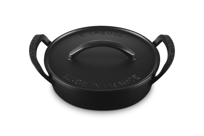 Le Creuset Cast Iron Alpine Outdoor Shallow Casserole 28cm Matte Black image number 2