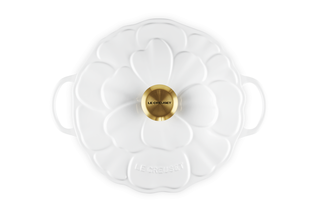 Le Creuset Cast Iron Signature Petal Soup Pot 26cm WhiteWhite image number 5