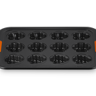 Le Creuset Metal Bakeware 12 Cup Holiday Cakelet Tray image number 8