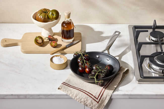 Le Creuset Toughened Non-Stick Shallow Frying Pan | Le Creuset®