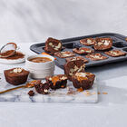 Le Creuset Metal Bakeware 12 Cup Brownie Pan image number 2