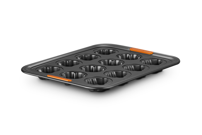 Le Creuset Metal Bakeware 12 Cup Holiday Cakelet Tray image number 6
