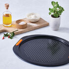 Le Creuset Metal Bakeware Pizza Pan 33cm image number 2