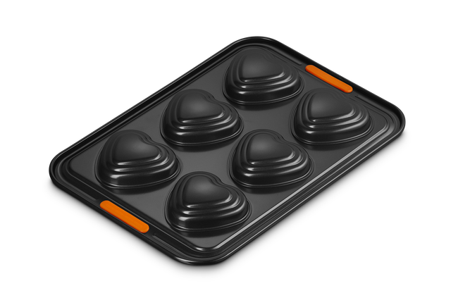 Le Creuset Metal Bakeware 6 Cup Tiered Heart Tray image number 3
