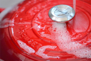 suds cover a pot lid