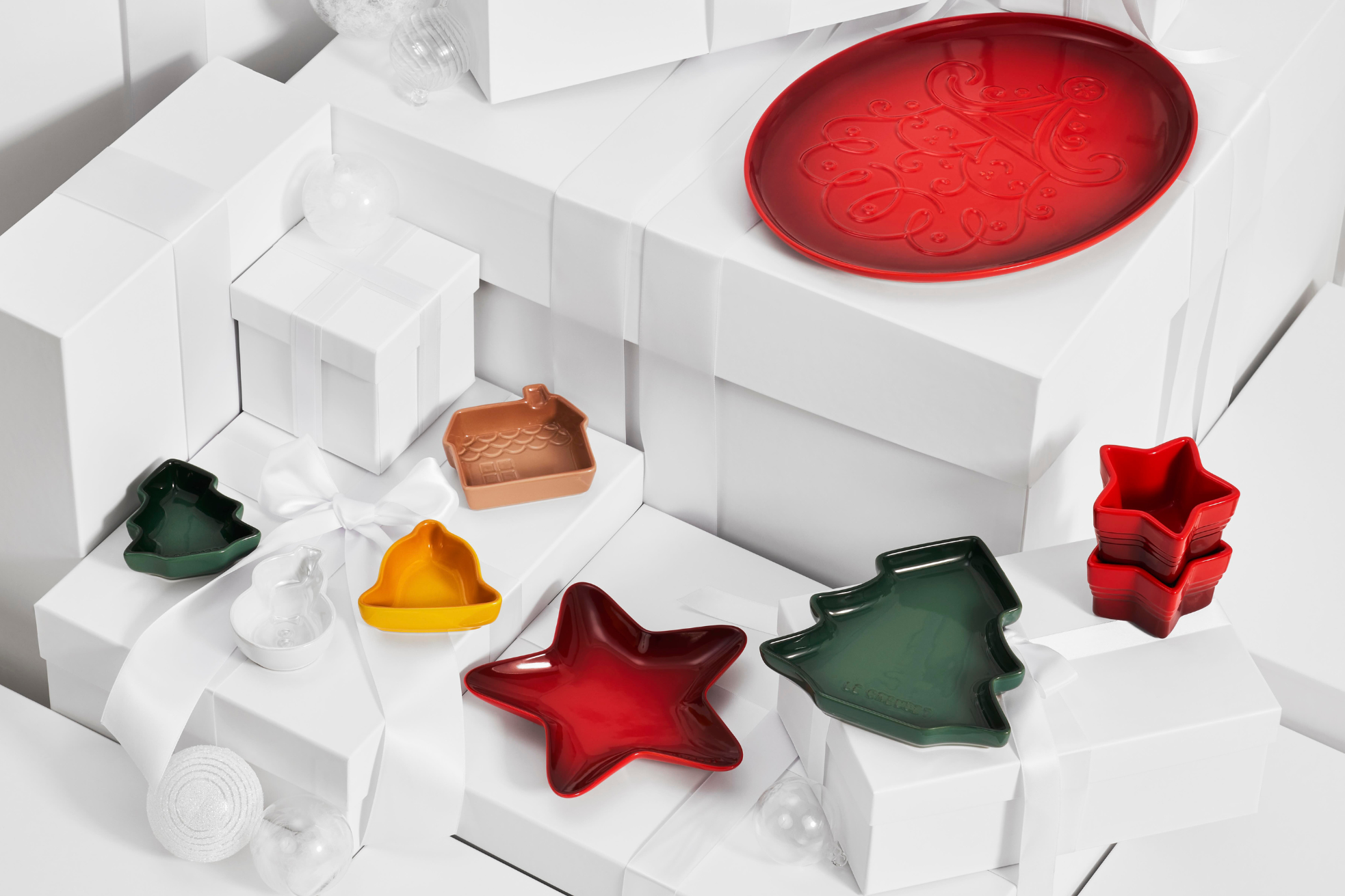 noel oval plate and festive mini dishes 