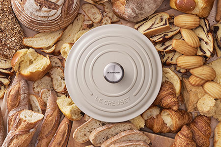 brioche beige lid surrounded by bread