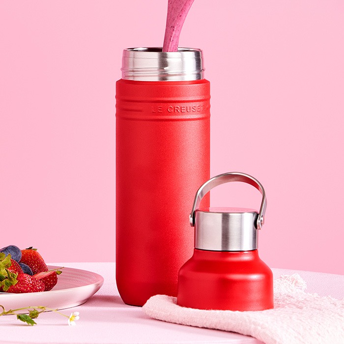 smoothie being poured into water bottle