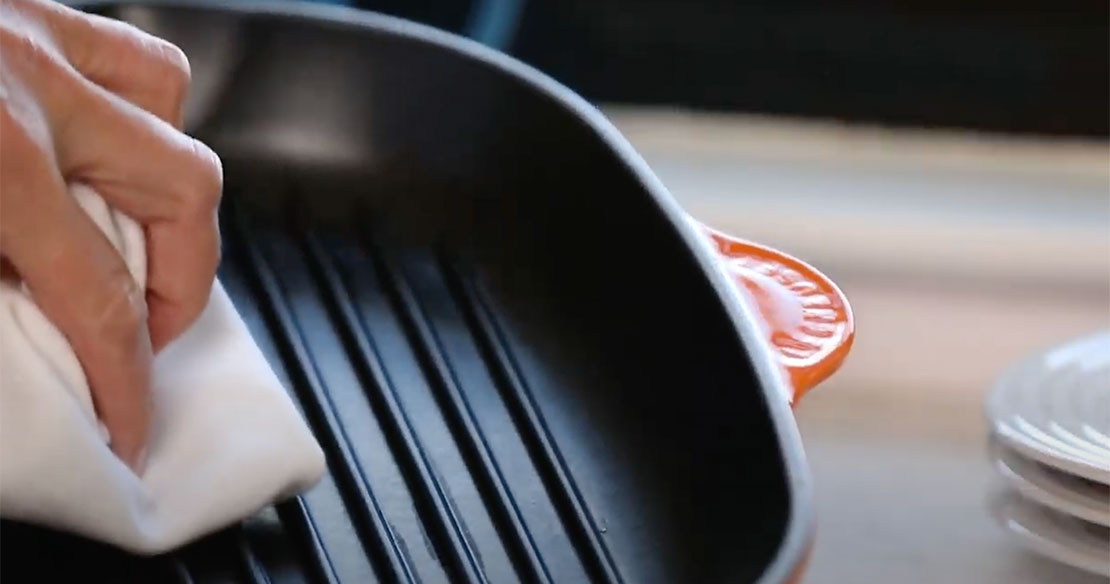 clean grill pan