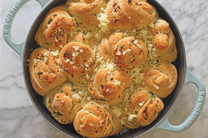 Garlic Knot Pull-Apart Bread