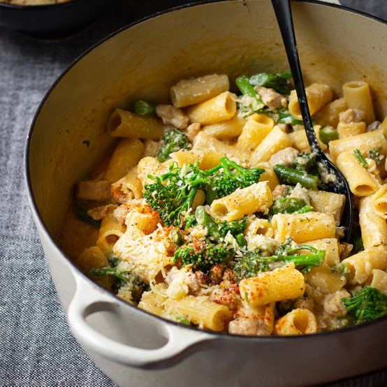 One-Pot Pasta with Chicken, Broccoli and Cheese | Le Creuset Recipes